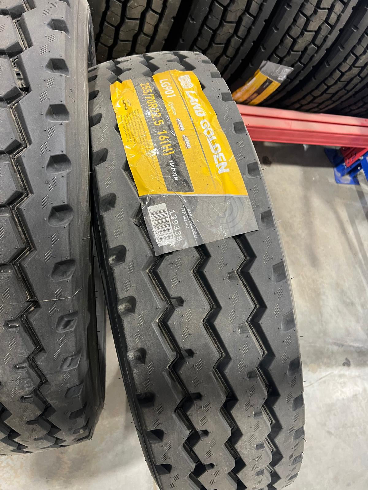Landgolden 255/70R22.5 cut & chip