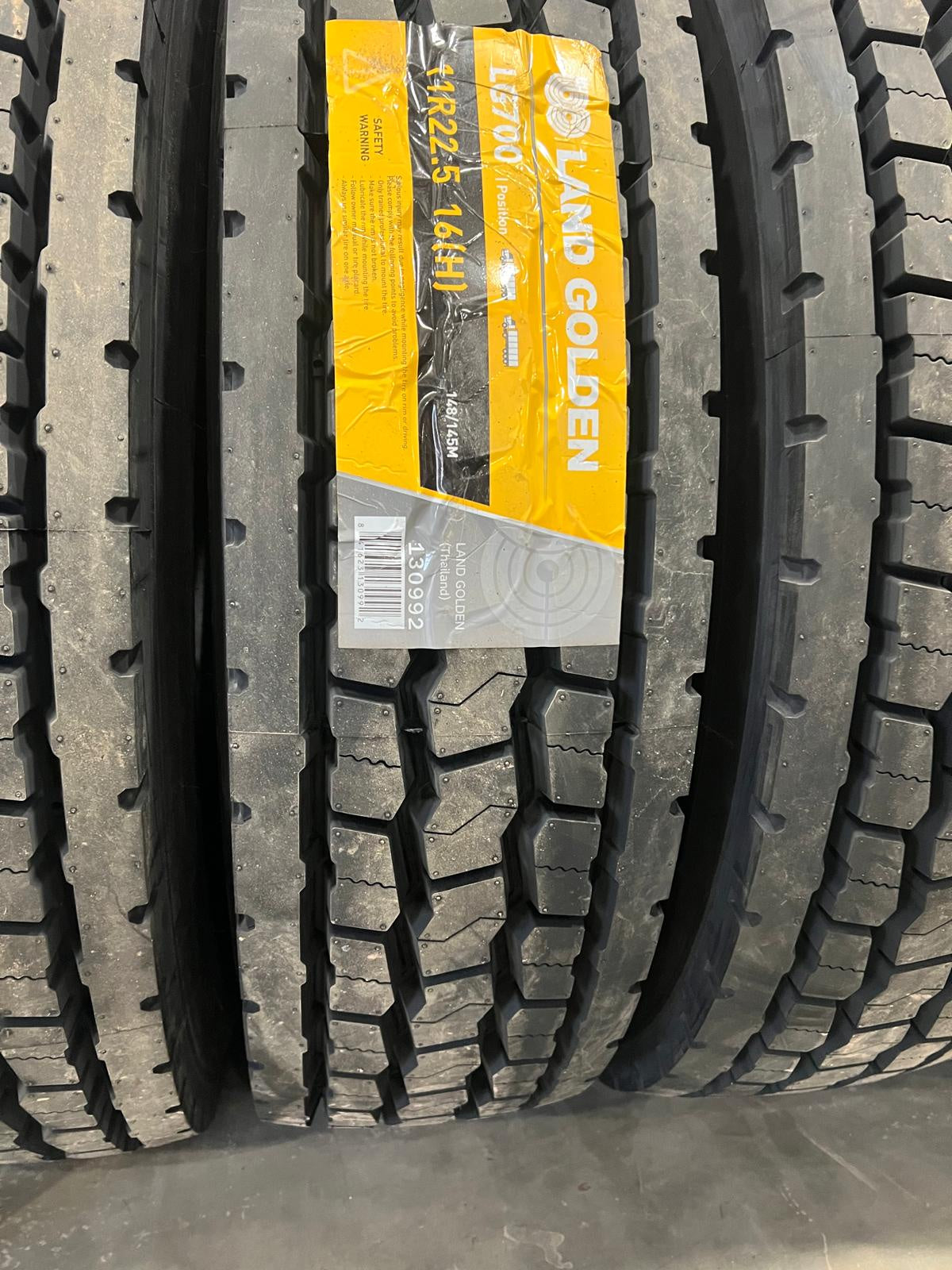 LAND GOLDEN LG700 11R22.5 Closed Shoulder Drive